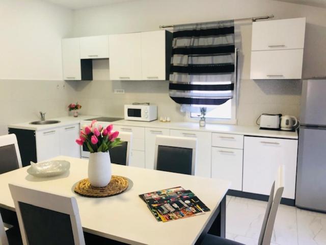 Apartman Mona Podgorica Exteriör bild