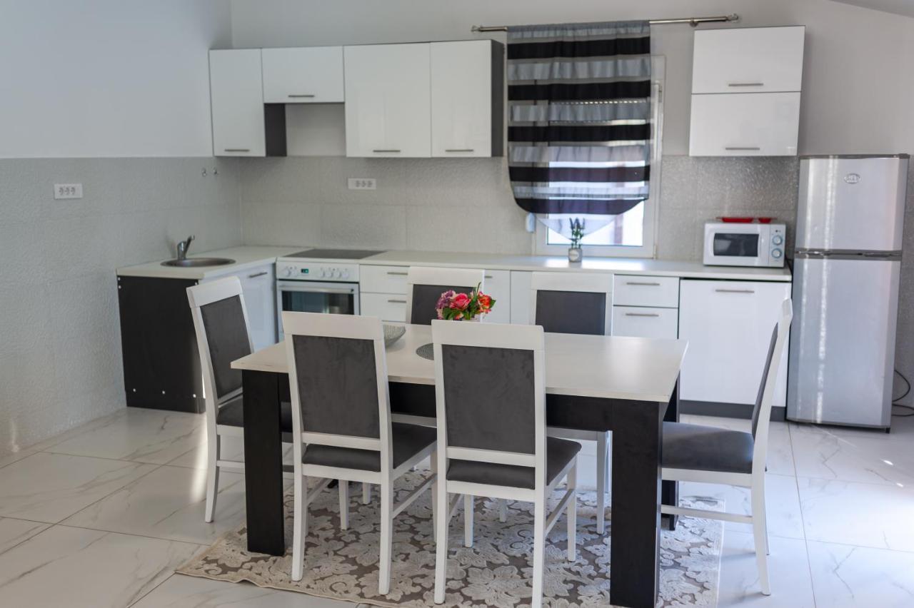 Apartman Mona Podgorica Exteriör bild
