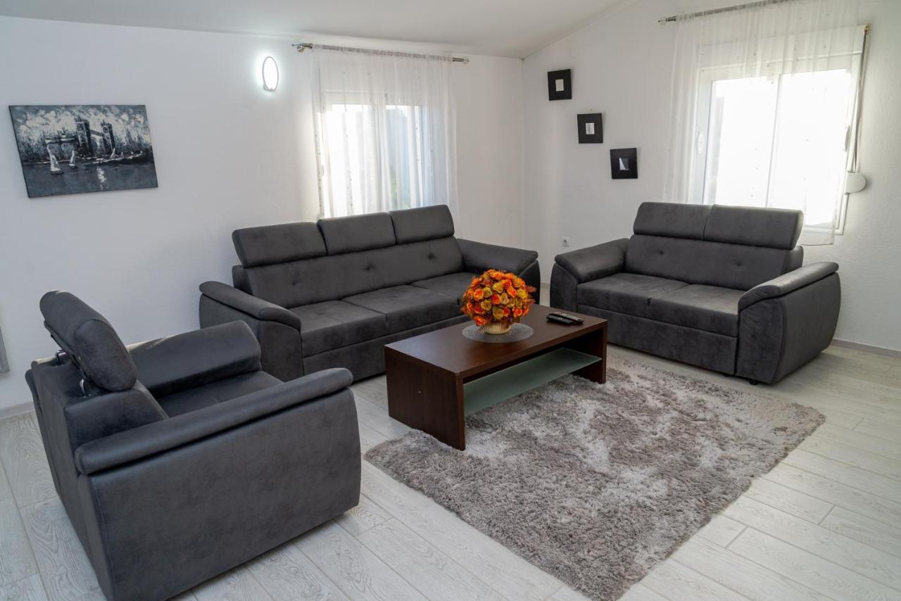 Apartman Mona Podgorica Exteriör bild